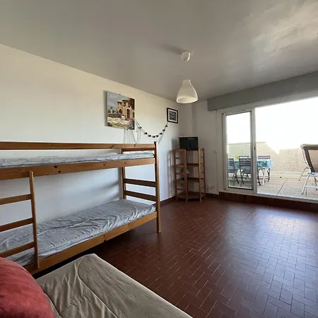 Agreable En Bord De Avec Terrasse Et Parking - - Fr-1-799-28 Apartment